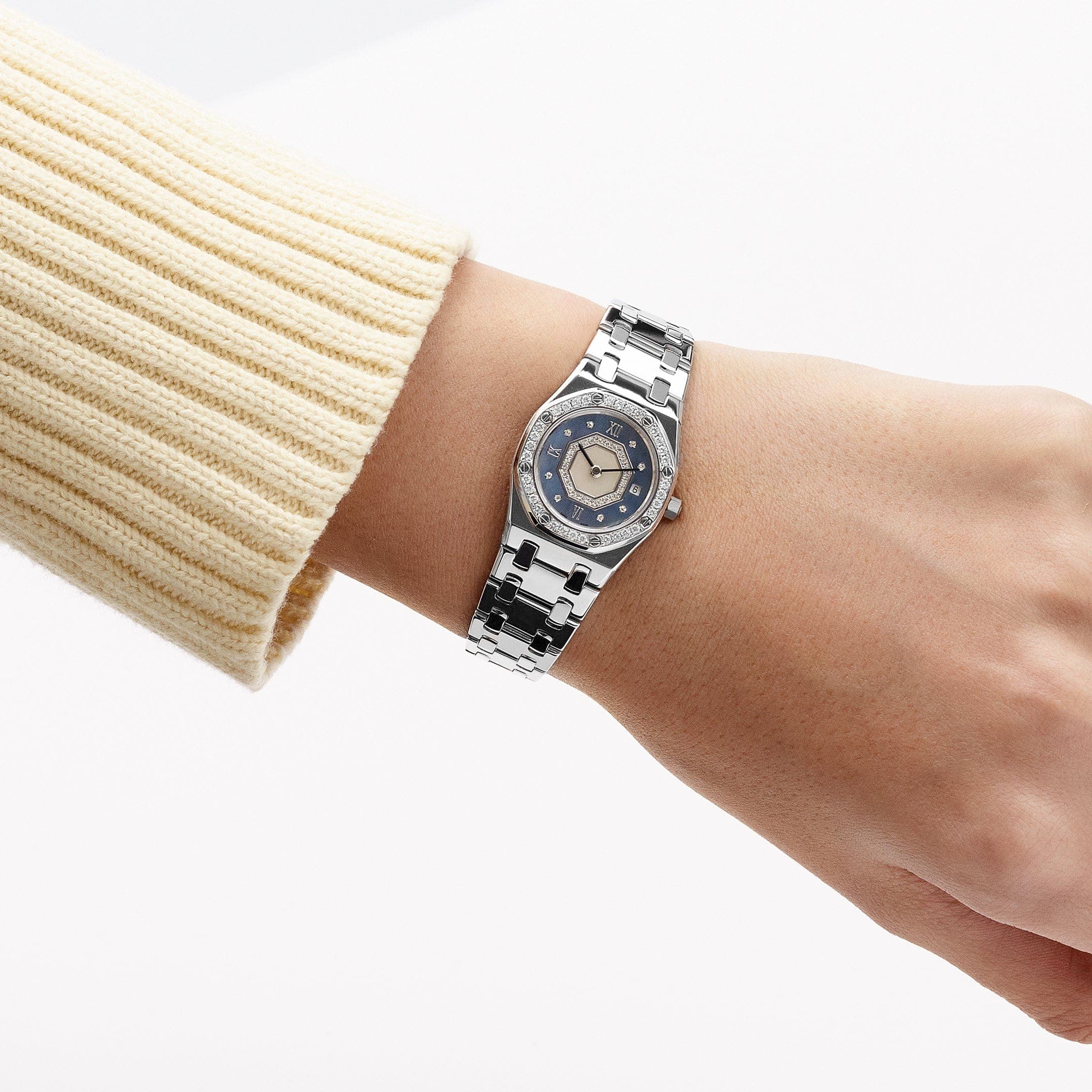 Audemars Piguet Royal Oak 67371BC/093 'Ladies' White Gold Blue Mother Of Pearl Diamond Dial Diamond Bezel Quartz (2002) - Thumbnail 2